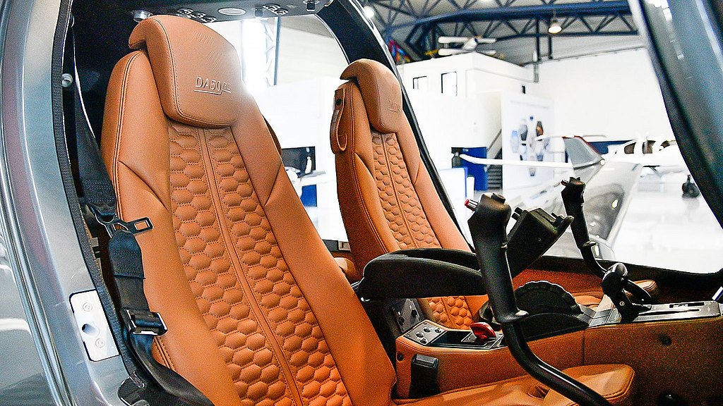 DA50 RG front seats in brown leather.