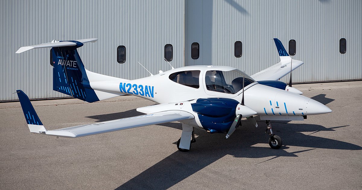 E4 Series - AE300/AE330 - Diamond Aircraft Industries