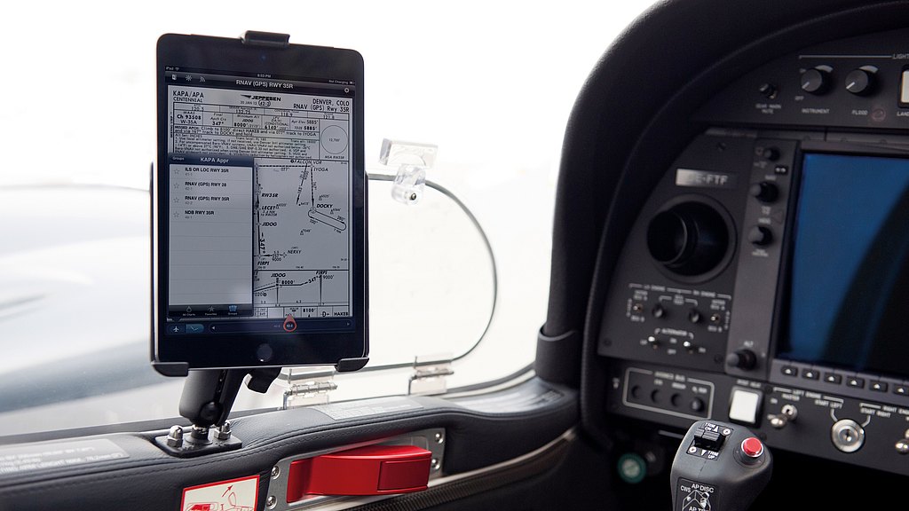 DA42-VI tablet mount in the cockpit