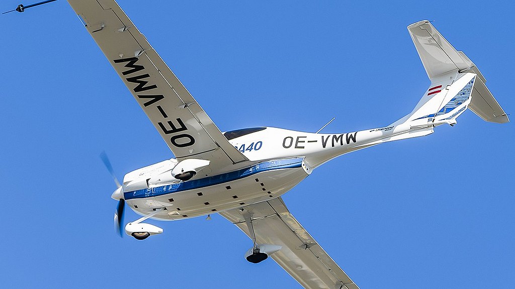 eDA40 flying in blue sky. 