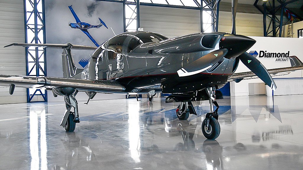 DA50 RG standing in hangar. 