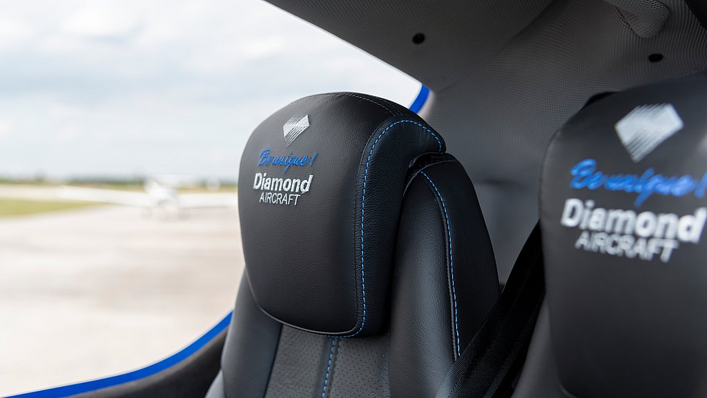 DA50 RG seat headrest with Diamond Aircraft stitching. 