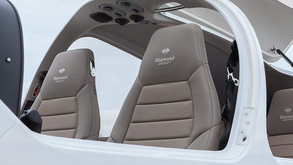 DA40 NG front row seats.