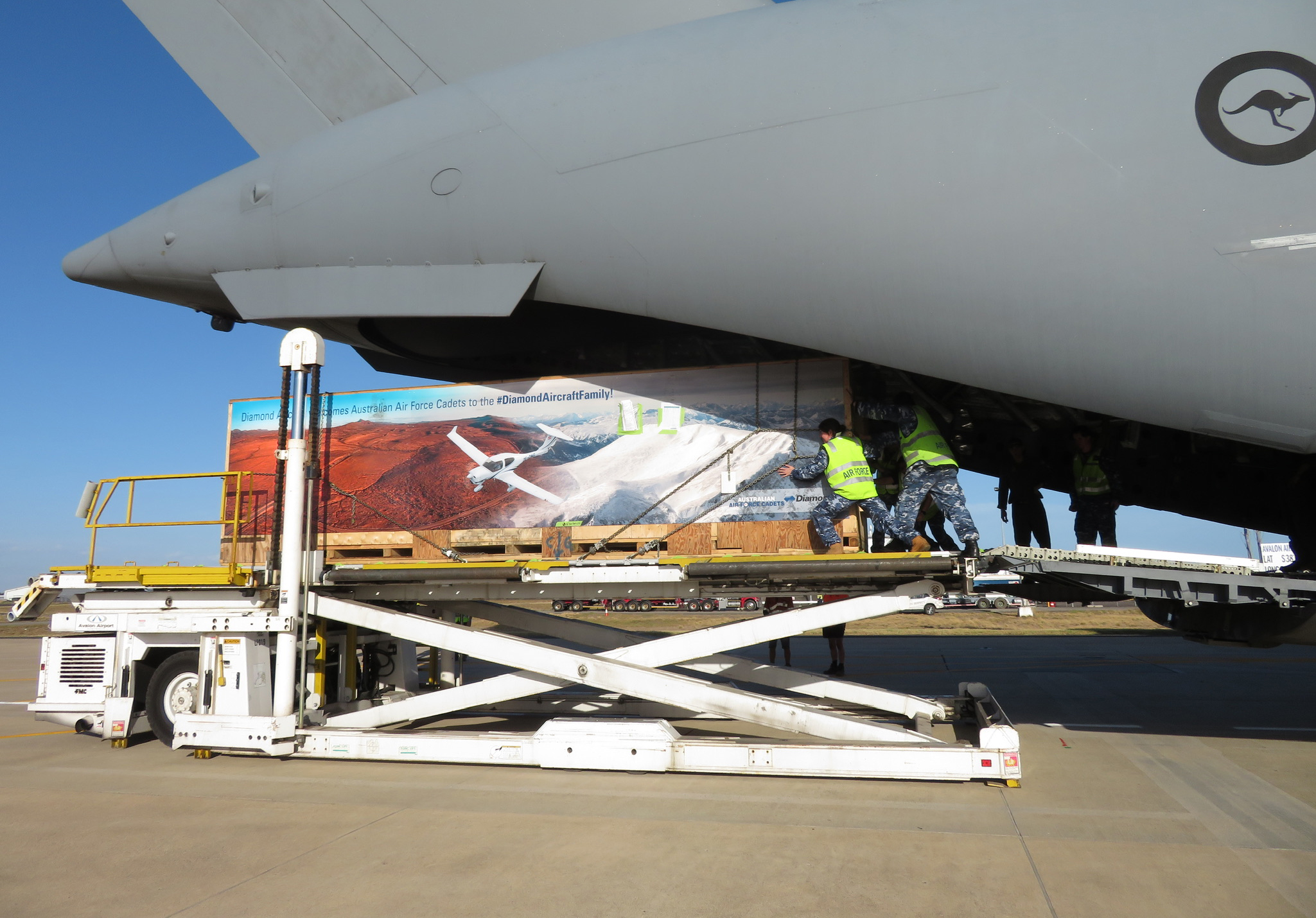 Australian Air Force Cadets (AAFC) train with Diamond Aircraft DA40 NG ...