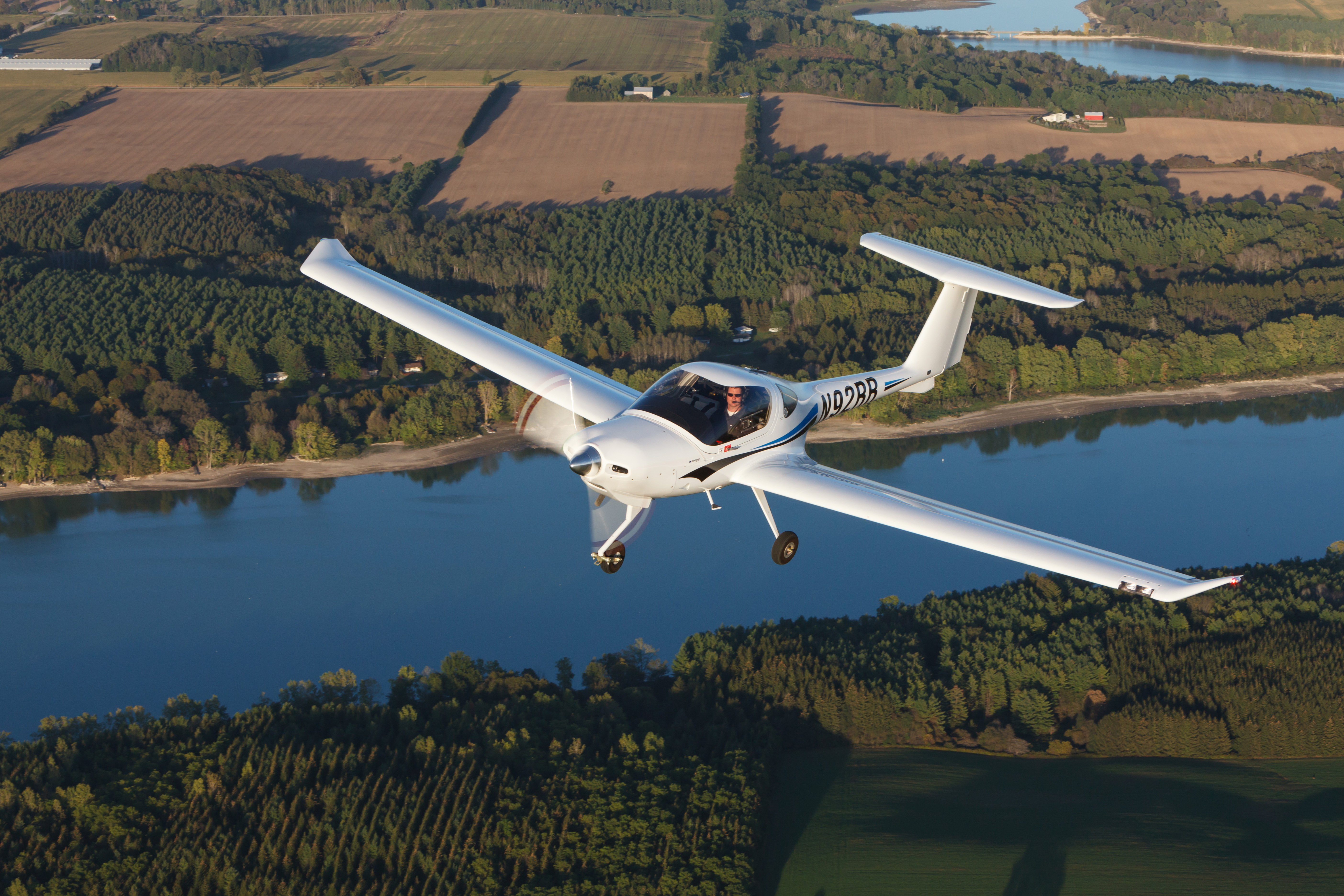 Diamond DA20-C1 Relaunched With New Instrument Panel - Diamond Aircraft ...